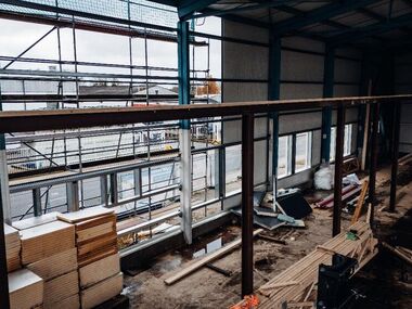 Stahlbau – neue Fensterriegel und innerer Ausbau sowie Außenwandverkleidung  November 2024